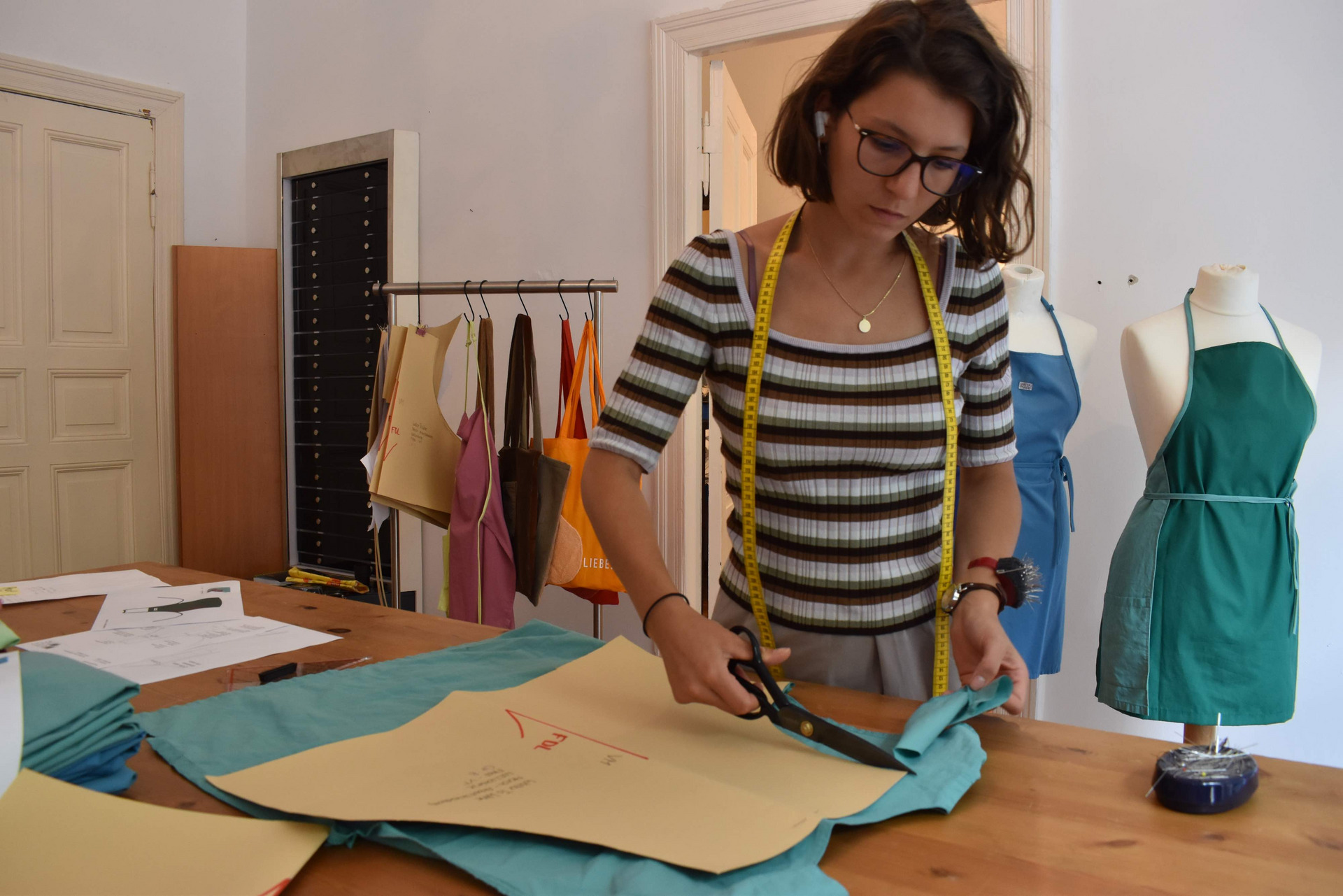 Ana Stamenkova bei der Arbeit im Atelier