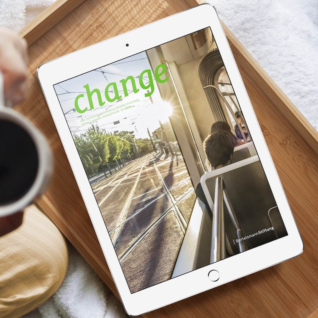 Das Cover von change auf dem Tablet