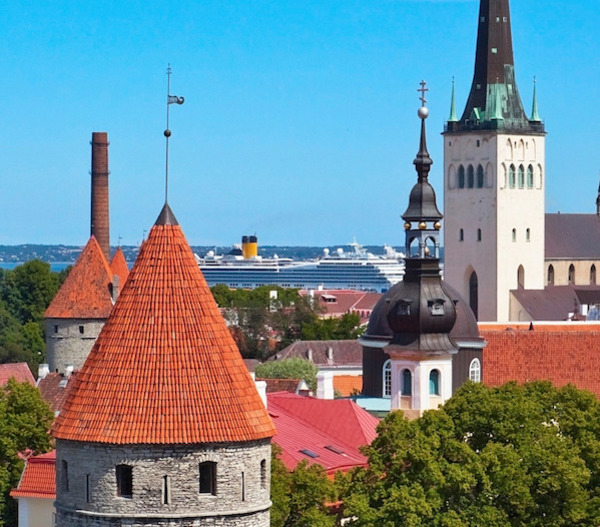 Ein Ausblick auf das Stadtbild von Talinn, der Hauptstadt Estlands.