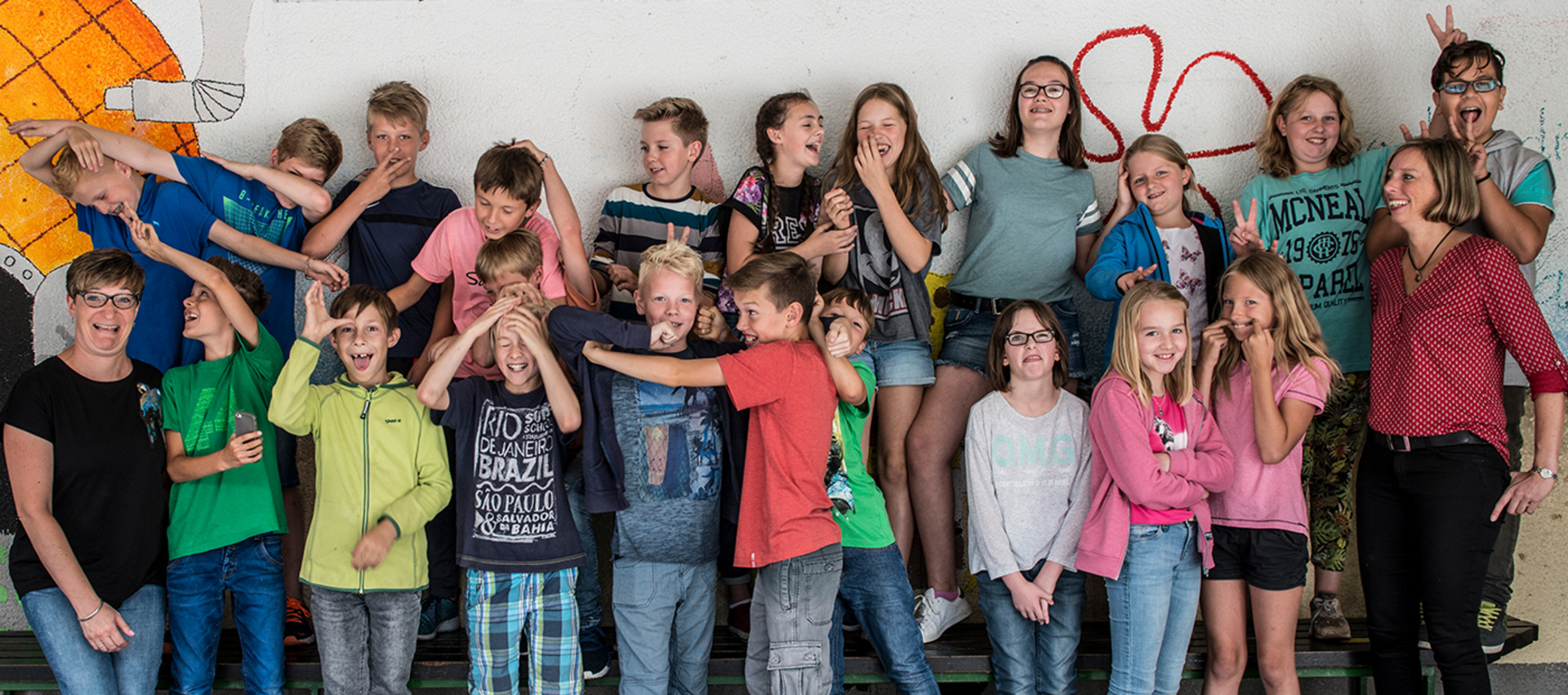 Ein Klassenfoto der Klasse 5e des Städtischen Gymnasiums in Olpe.