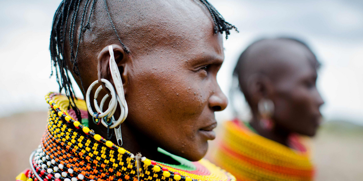 Afrikanische Trachten, die die Fotografin Anne Ackermann eingefangen hat.
