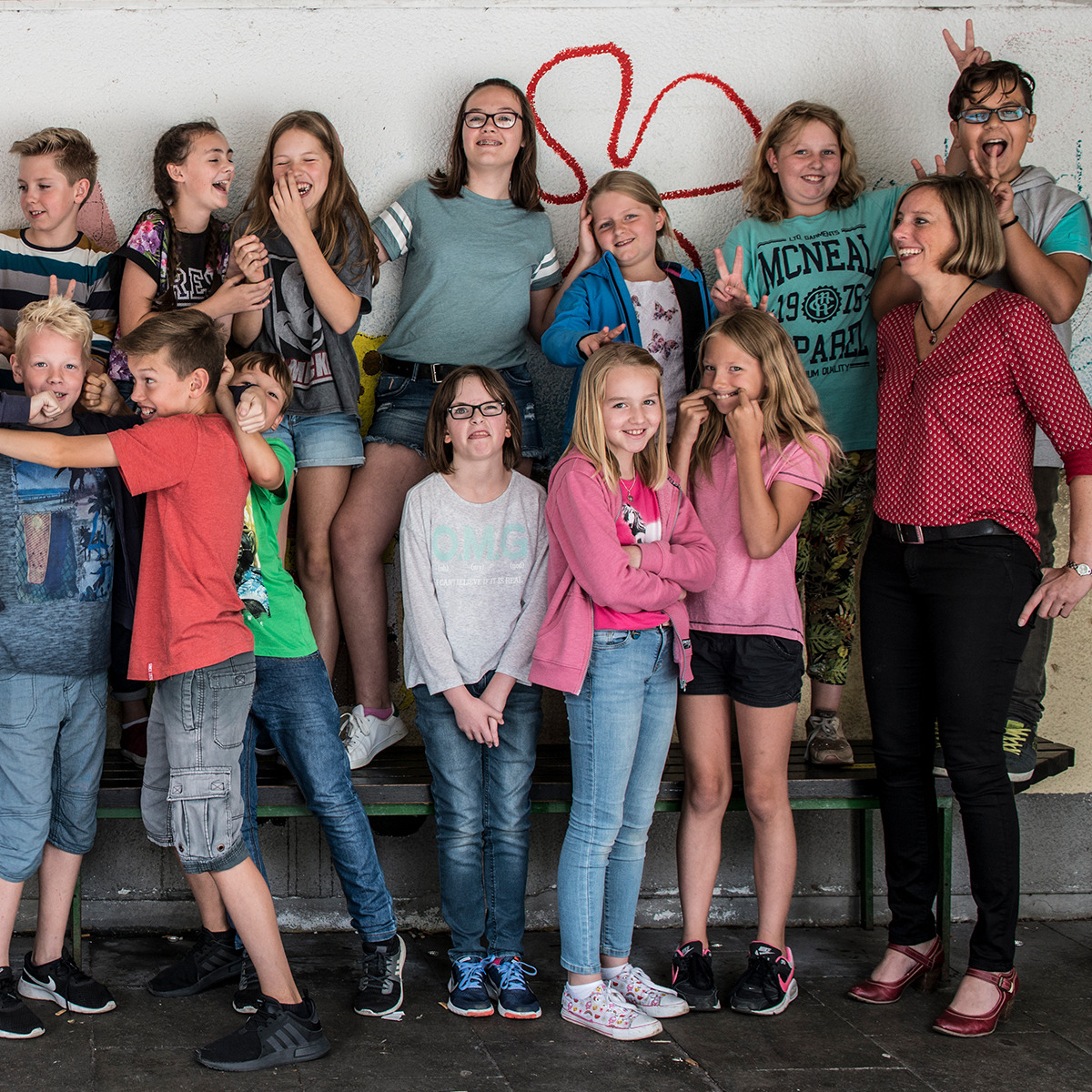 Ein Klassenfoto der Klasse 5e des Städtischen Gymnasiums in Olpe.