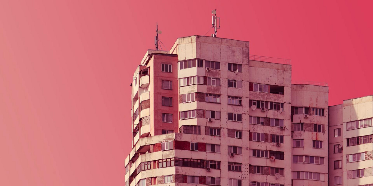 Ein großes Mehrparteienhaus in Moldavien.