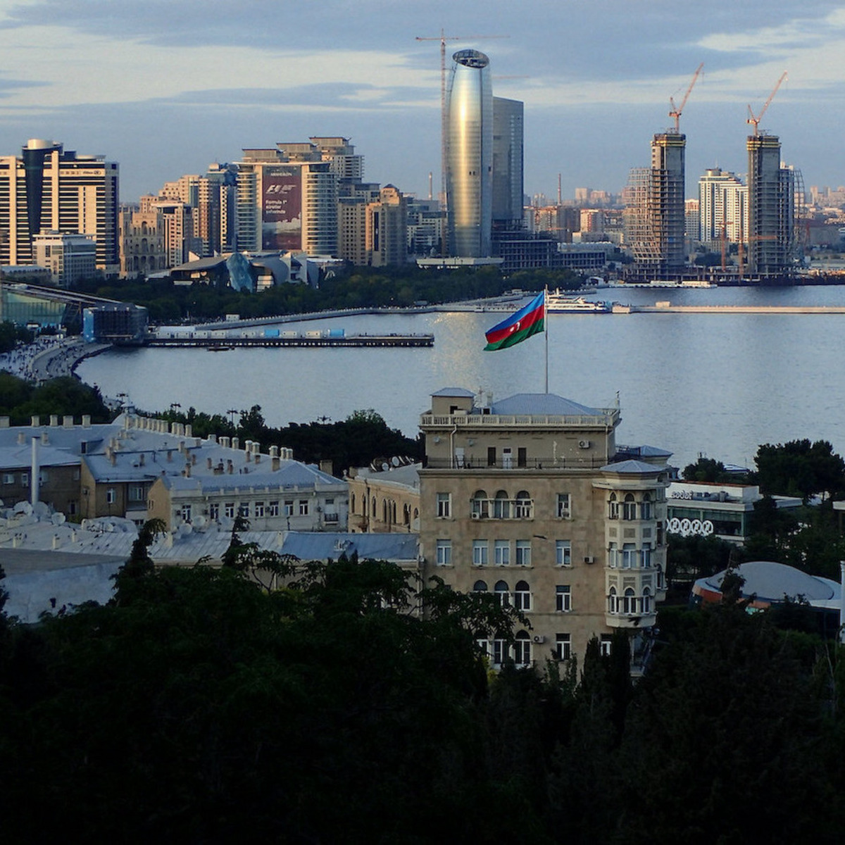 Eine Stadtansicht von Baku, der Hauptstadt Aserbaidschans.