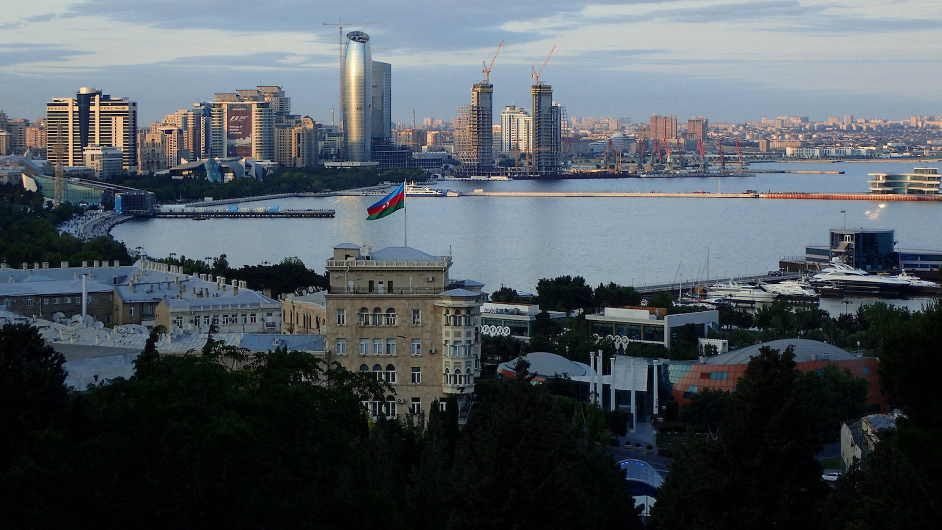 Eine Stadtansicht von Baku, der Hauptstadt Aserbaidschans.