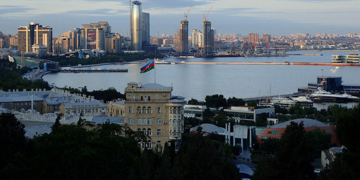 Eine Stadtansicht von Baku, der Hauptstadt Aserbaidschans.