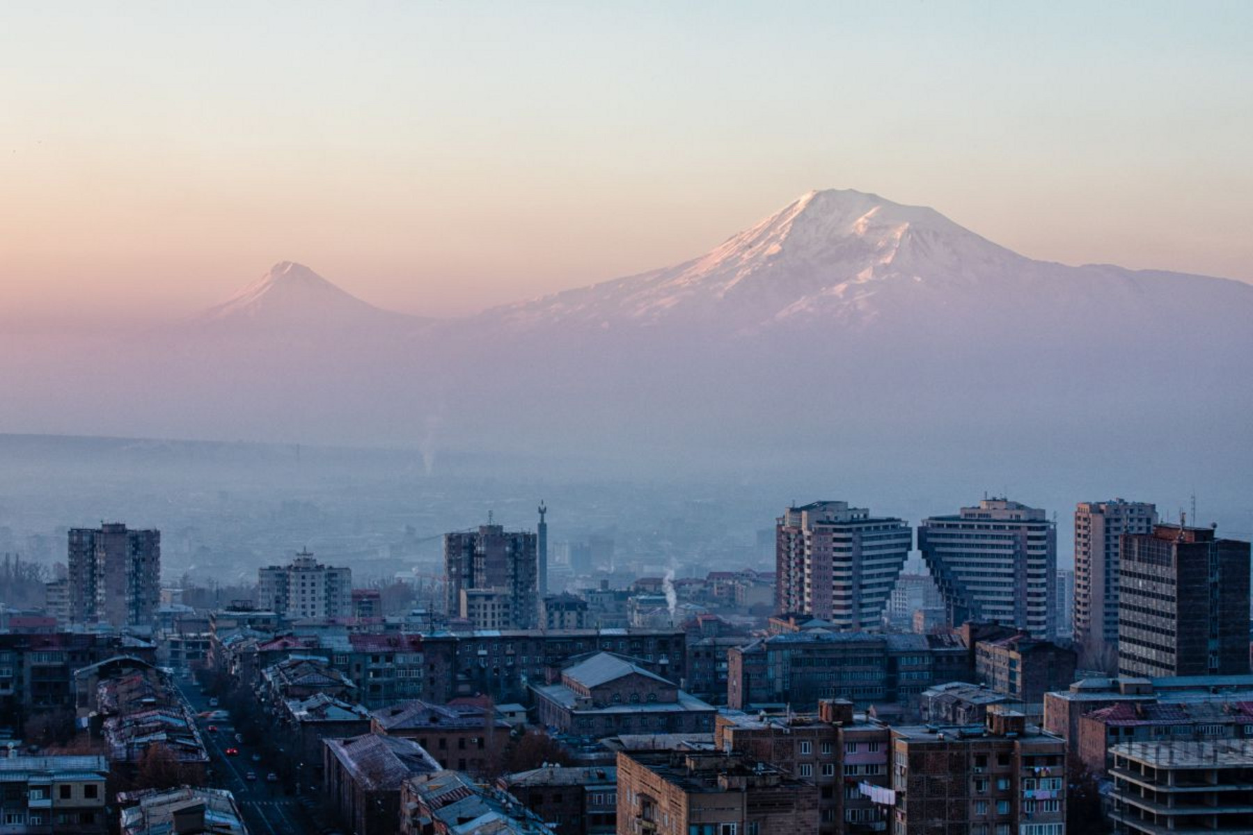 Der Ararat ist mit seinen 5.135 Höhenmetern Teil des Stadtbilds der armenischen Hauptstadt Jerewan (Eriwan).