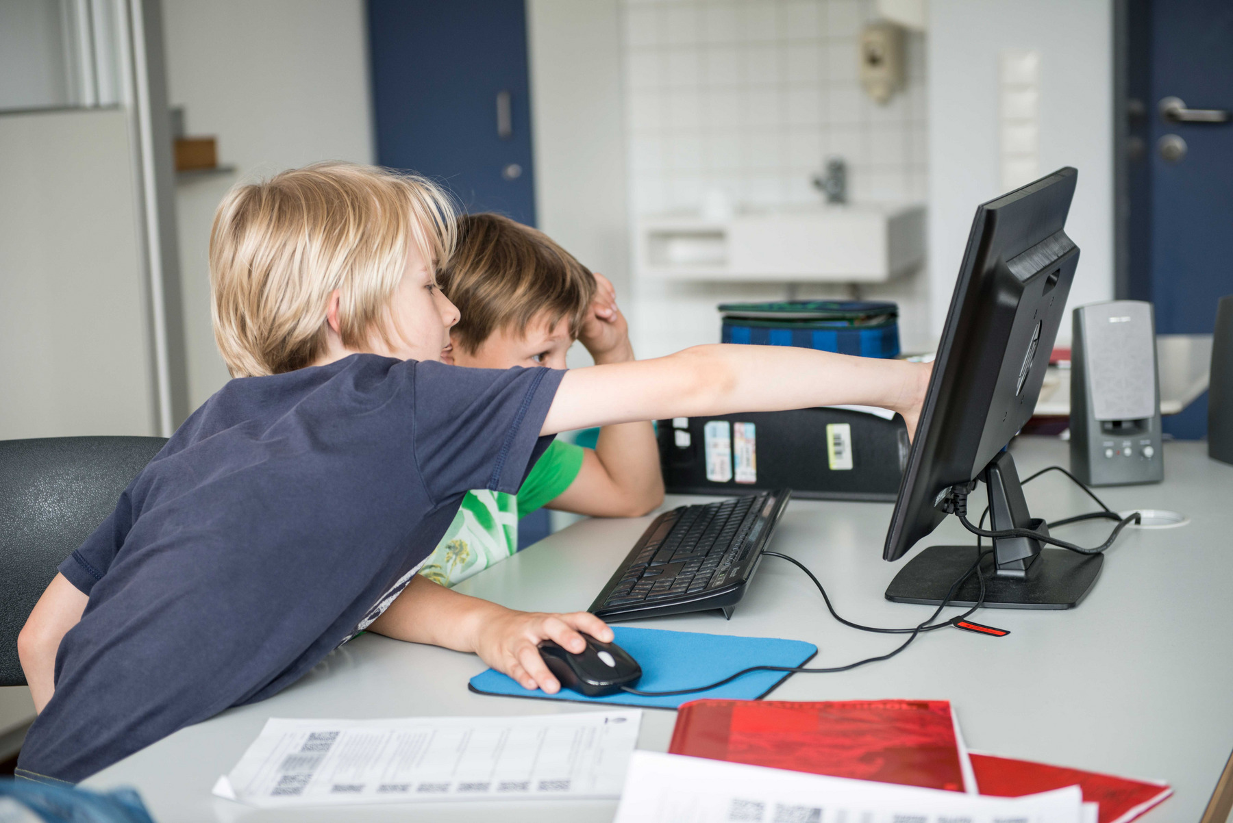 Schüler beim Üben am Computer