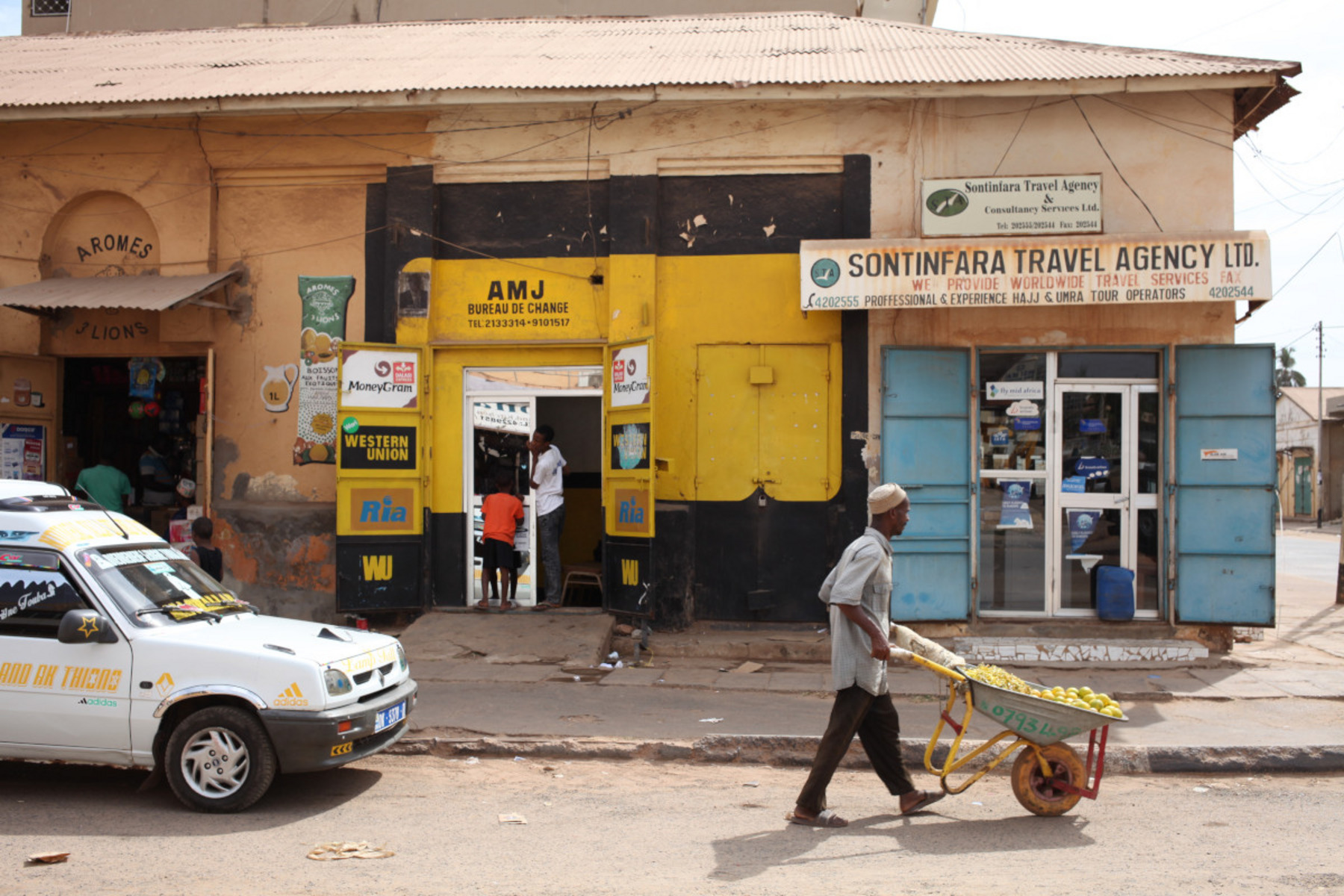 Ein Reisebüro in Banjul, der Hauptstadt Gambias.