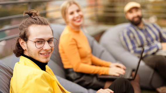 Coworking-Kollegen auf dem Land