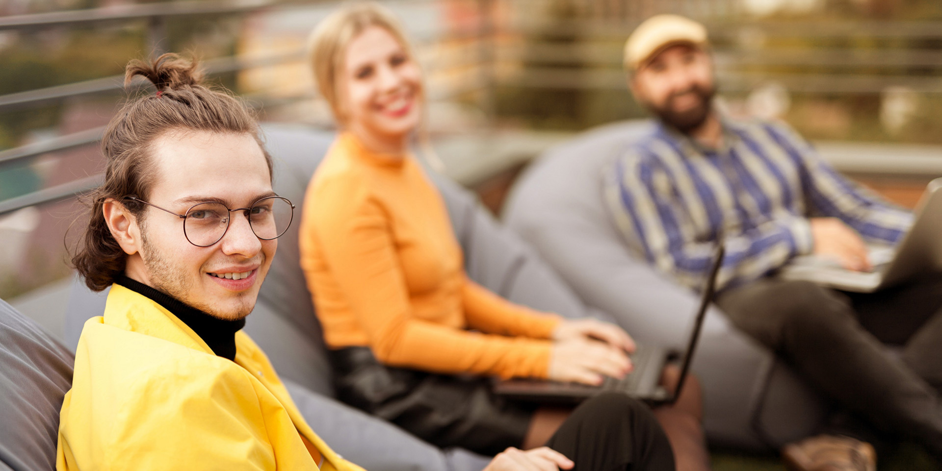 Coworking-Kollegen auf dem Land