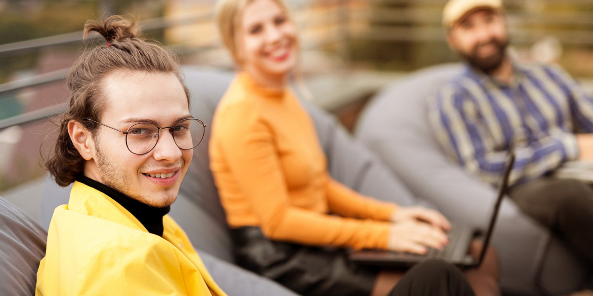 Coworking-Kollegen auf dem Land