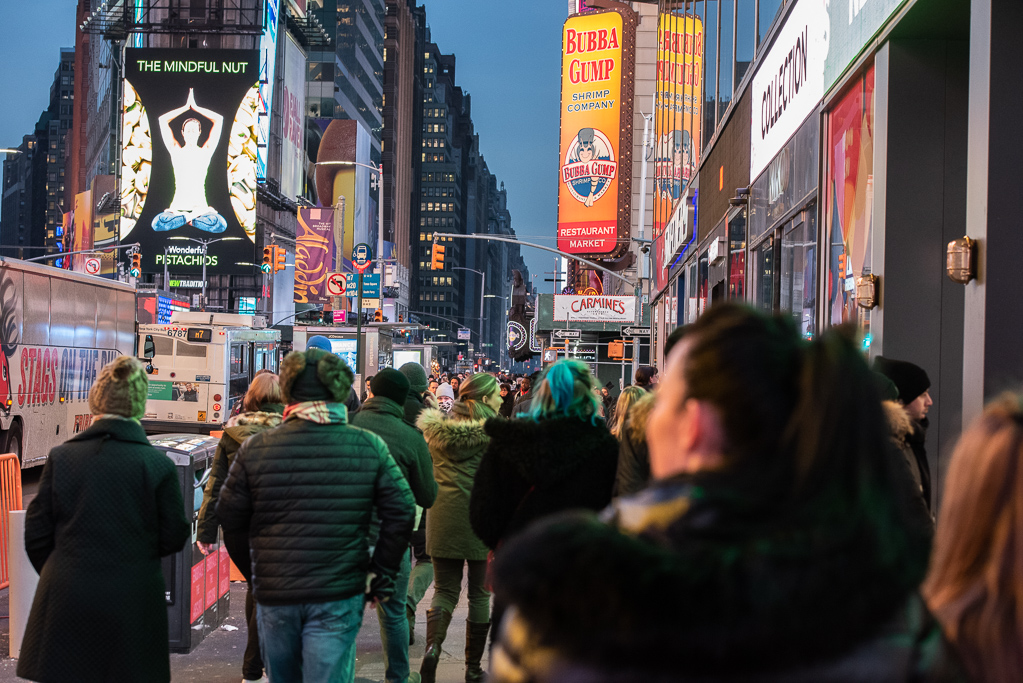 Der Times Square in New York bei Nacht